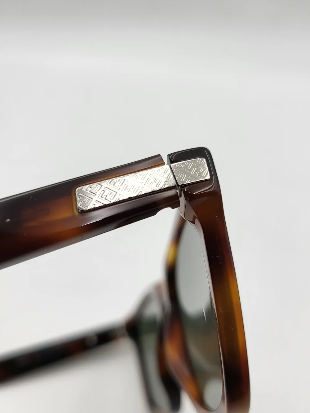 Fendi fe40093| sunglasses